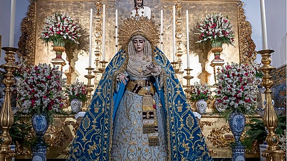 El besamanos de la Virgen de la Salud de San Gonzalo, en imágenes