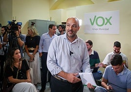 Vox regresa a la oposición y apunta al bloqueo del presupuesto de José Luis Sanz