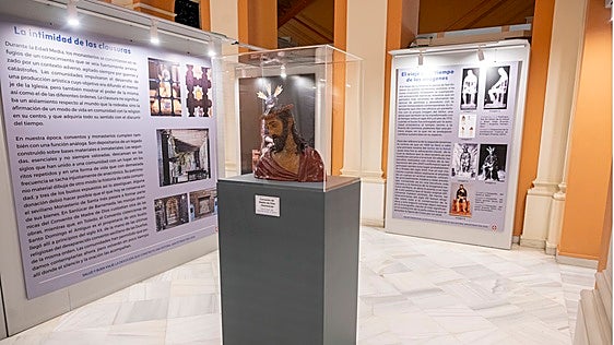 Las imágenes de la presentación de la exposición de San Esteban en el Ayuntamiento de Sevilla