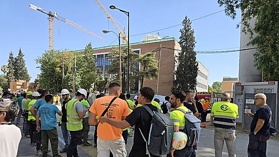 Un trabajador en el hotel de Altadis en Los Remedios: «Estaba en la séptima planta, he tragado mucho humo»