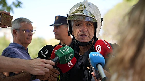 Los bomberos descartan daños estructurales en el hotel de Altadis en Los Remedios por el incendio