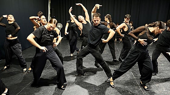 El Ballet Flamenco de Andalucía se reivindica en la gala inaugural de la Bienal con 'El mundo por montera'