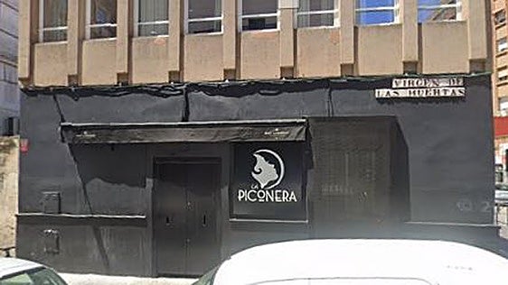 Urbanismo multa al bar La Piconera de Los Remedios por hacer obras sin licencia y a otros establecimientos por sus veladores