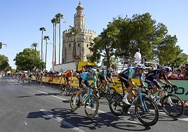 Cortes de tráfico en Sevilla por La Vuelta a España: a qué hora empiezan, calles y parkings afectados e itinerarios alternativos