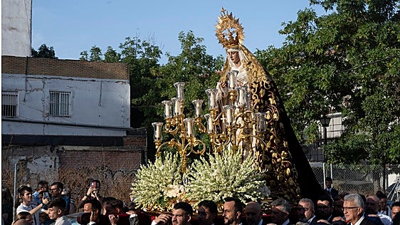 El rosario de la aurora de la Virgen de los Dolores del Cerro, en imágenes
