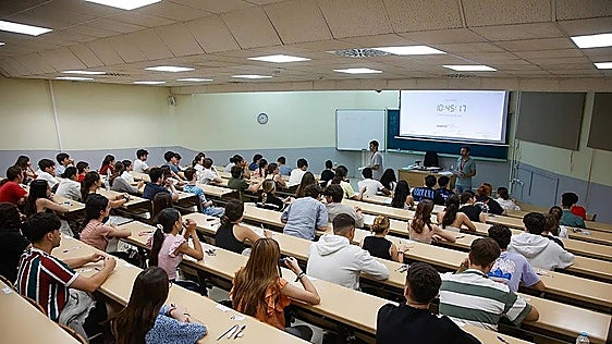 La nueva PAU 2027 arranca en 1º de Bachillerato: todos los cambios en la estructura de examen