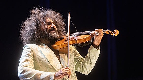 Ara Malikian encandila a Sevilla con su virtuosismo y su buen humor