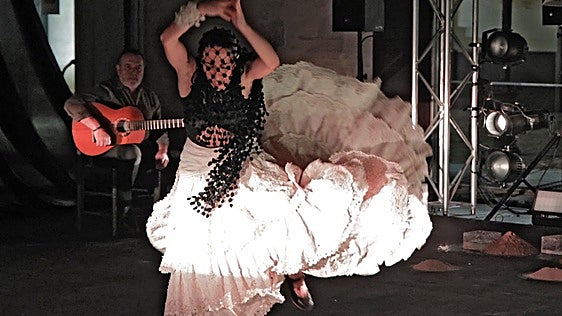 Ana Morales se busca en el laberinto