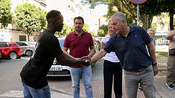 El Ayuntamiento de Sevilla mejora el asfaltado y los acerados del barrio de la Carrasca