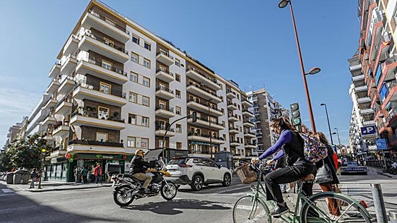 Solo hay dos barrios de los que los sevillanos presumen: Triana y Los Remedios marcan el techo del orgullo local
