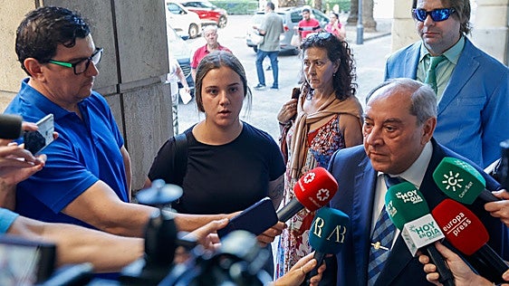 La madre de la bebé que murió quemada cambia de estrategia para acusar a su exnovio
