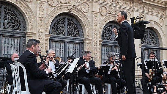 Los 318 trabajadores que busca el Ayuntamiento de Sevilla: desde un veterinario a dos saxofonistas