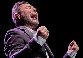 Las imágenes del concierto de Miguel Poveda en las 'Noches de la Maestranza'