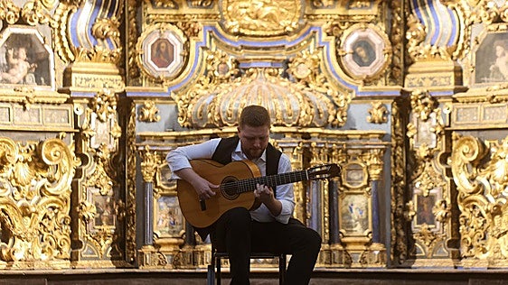 Dime, guitarra, ¿y tú de quién eres?