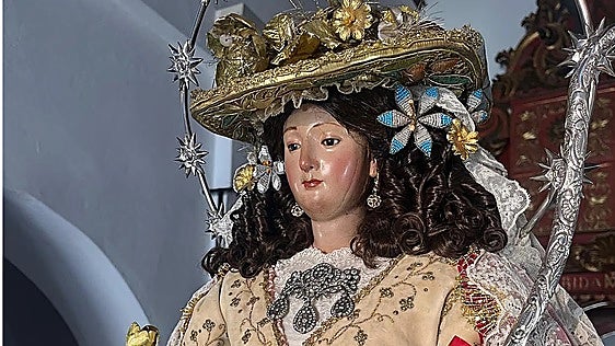La Virgen de Cuatrovitas recorre las calles de Bollullos de la Mitación en procesión este domingo