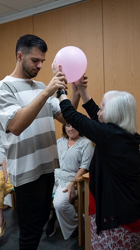 Imagen secundaria 2 - «El alzhéimer es como un duelo presente, no puedes contarle las cosas como antes»