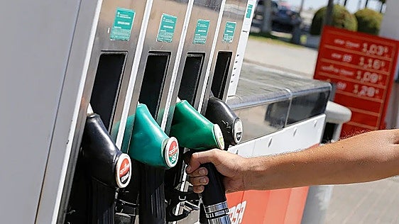 Cuáles son las gasolineras más baratas de Sevilla hoy: el ranking por menos de 1,80 euros el litro