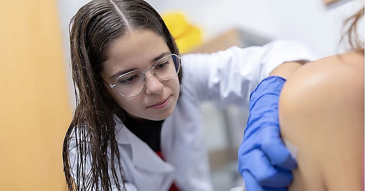 La gripe se adelanta y las farmacias notan un repunte de casos en Sevilla