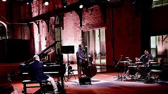 El flamenco también es posible desde las cuatro cuerdas de un contrabajo