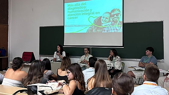 El médico del futuro no será solo un técnico: «La tecnología puede darnos datos, pero no mirar al paciente a los ojos»