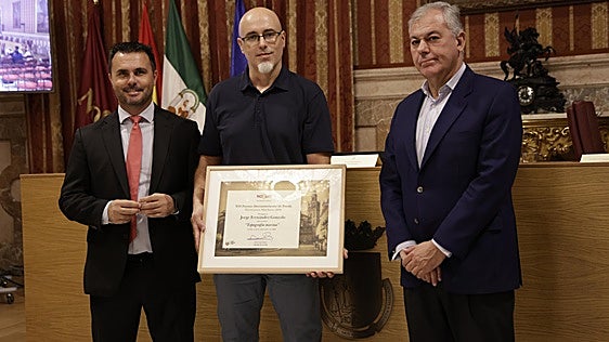 Jorge Fernández gana el Premio de Poesía Hermanos Machado de Sevilla entre 500 participantes