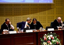 El rector de la Olavide permite un escrache contra el consejero de Universidades