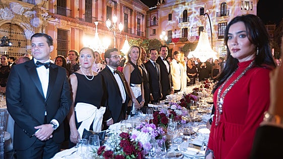 Tres administraciones de distinto color político apoyaron la cena a los pies de la Giralda