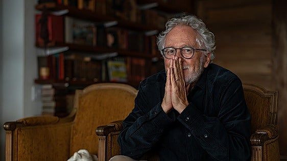 Héctor Abad abre este jueves con su pregón una Feria del Libro Antiguo de Sevilla que multiplica sus actividades