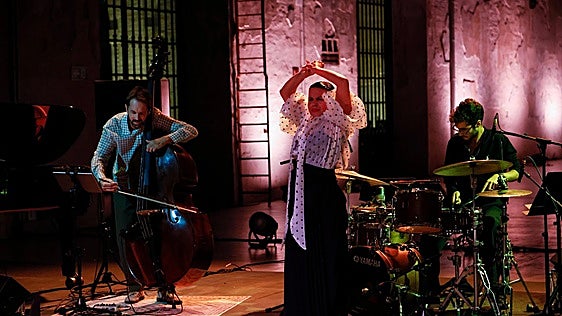 El contrabajo también se pone a bailar