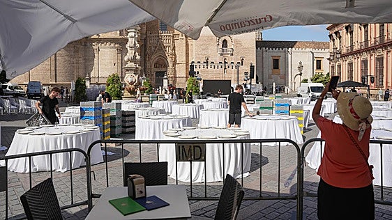 Contursa pagó el montaje de la cena de Escaparate bajo la Giralda