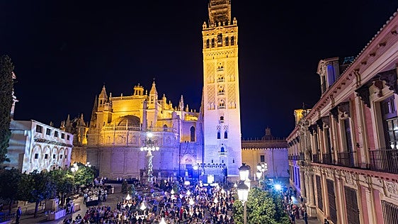 Vox: «Con la que está cayendo me llama la atención que el problema sean los 18.000 euros de la cena» a los pies de la Giralda