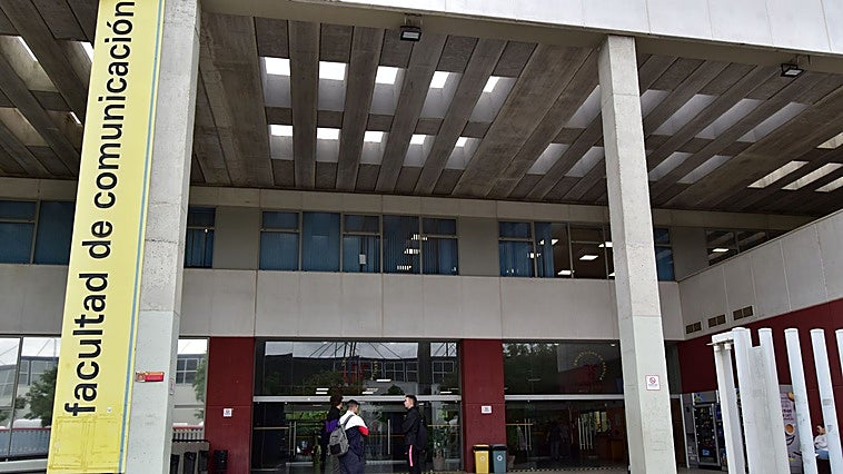 El nuevo plan de estudios de Comunicación en la Universidad de Sevilla abre una crisis interna en la Facultad