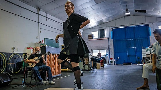 Israel Galván: «Me he dado cuenta que le caigo mejor a la gente cuando bailo»