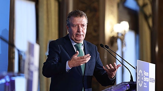 Javier Fernández ya asume que habrá «batalla» con el PP por la Diputación de Sevilla