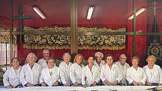 El taller de bordado de la hermandad del Gran Poder de Dos Hermanas cumple 25 años