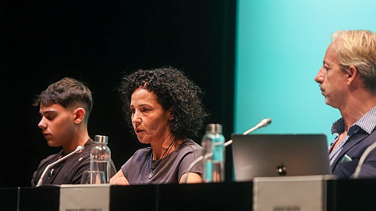 La madre de Sandra Peña, en una jornada contra el acoso escolar: «Espero que sirva para ayudar a otros»