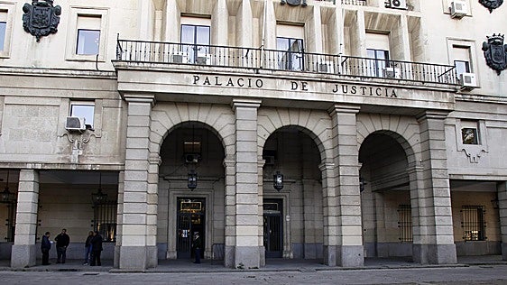 El acusado de llevar a su hija a intercambios de pareja se sentará en noviembre en el banquillo