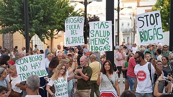 Un ex alcalde del PSOE asesora a la empresa del polémico proyecto de biogás de Benacazón