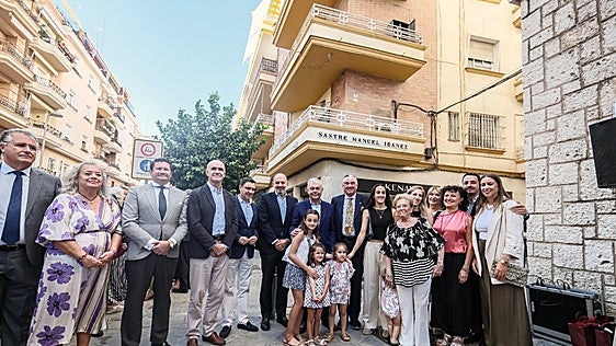 El sastre Manuel Ibáñez ya tiene su calle a escasos metros de su histórico negocio en Los Remedios
