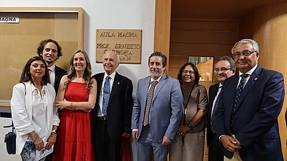 El profesor que dejó huella en generaciones de químicos ya tiene su aula en Sevilla
