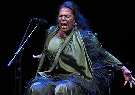 Aurora Vargas durante su actuación en el Teatro Lope de Vega
