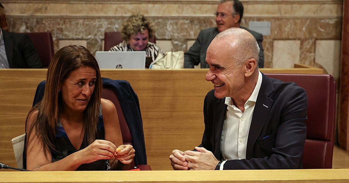 El PSOE de Sevilla vota a favor de apoyar a Ceuta en el Pleno pero lo rechaza en los distritos
