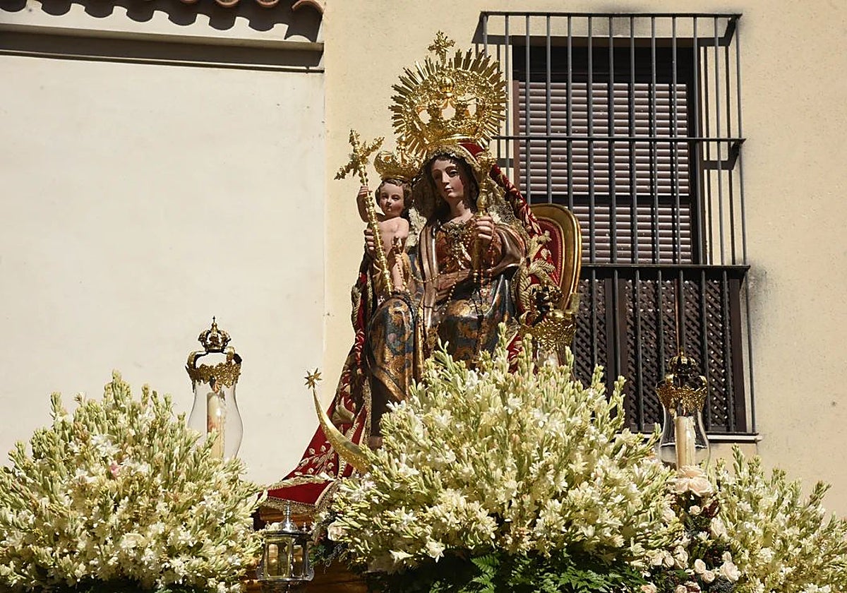 Sevilla celebra el Día de la Hispanidad con sus tres procesiones de gloria