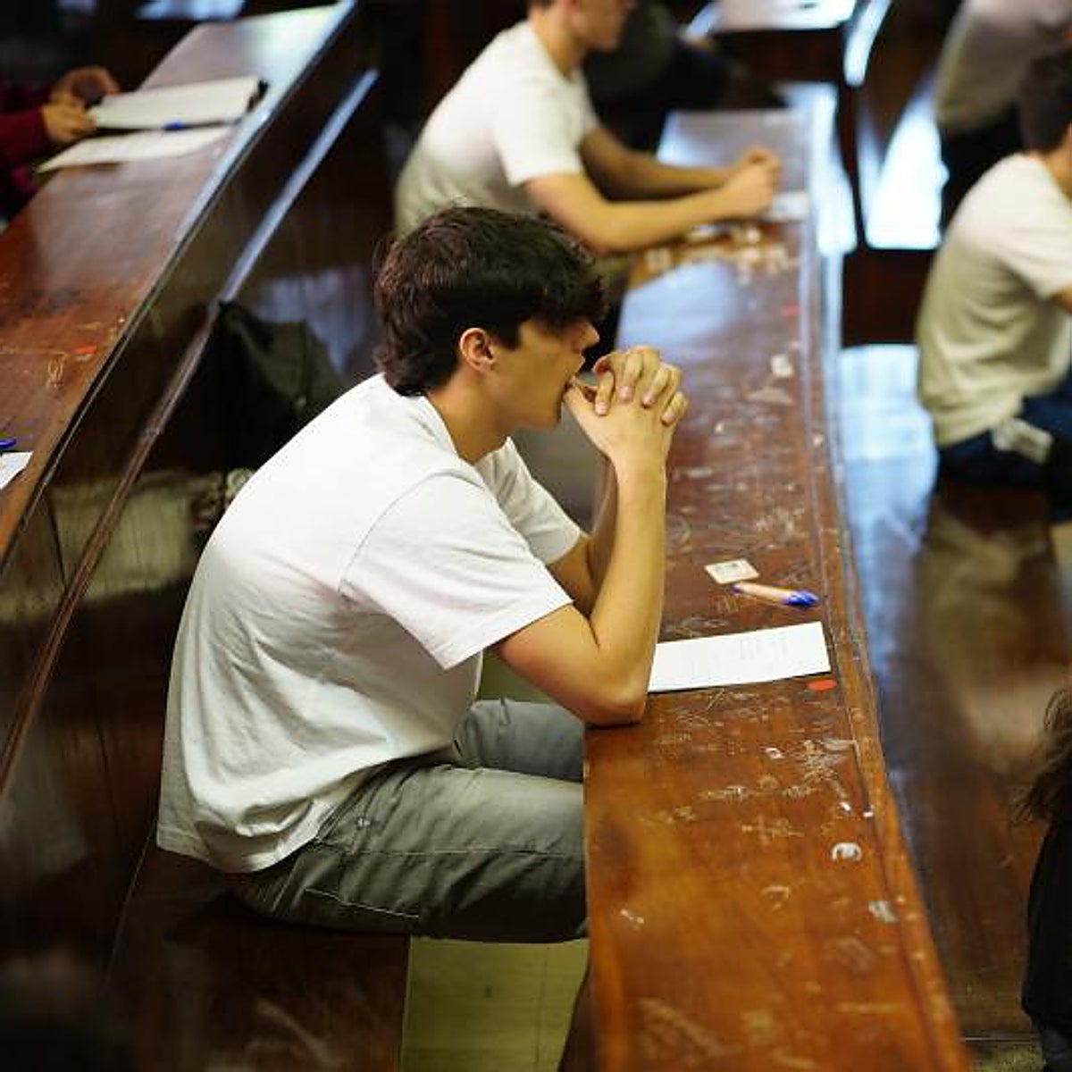 El PP exige un currículo único para toda España y que Sánchez lleve al TC las leyes de la Generalitat