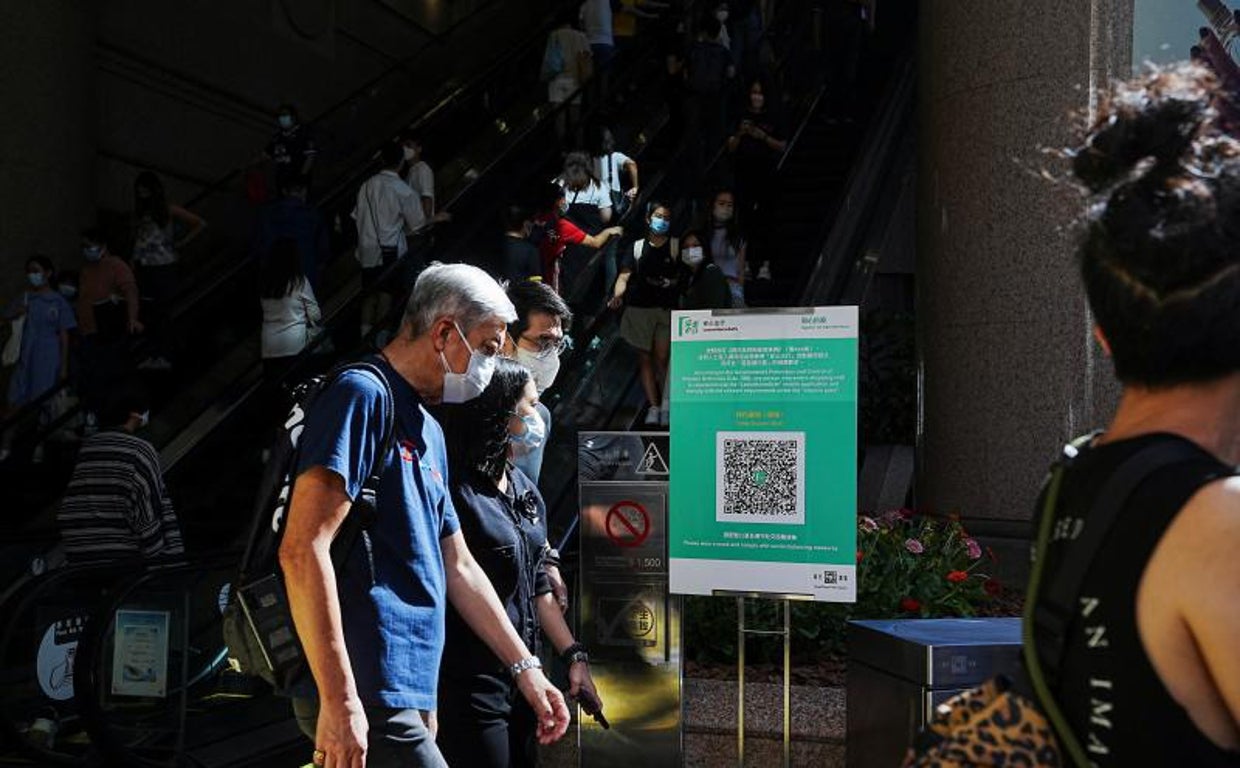 Personas con mascarilla en Hong Kong