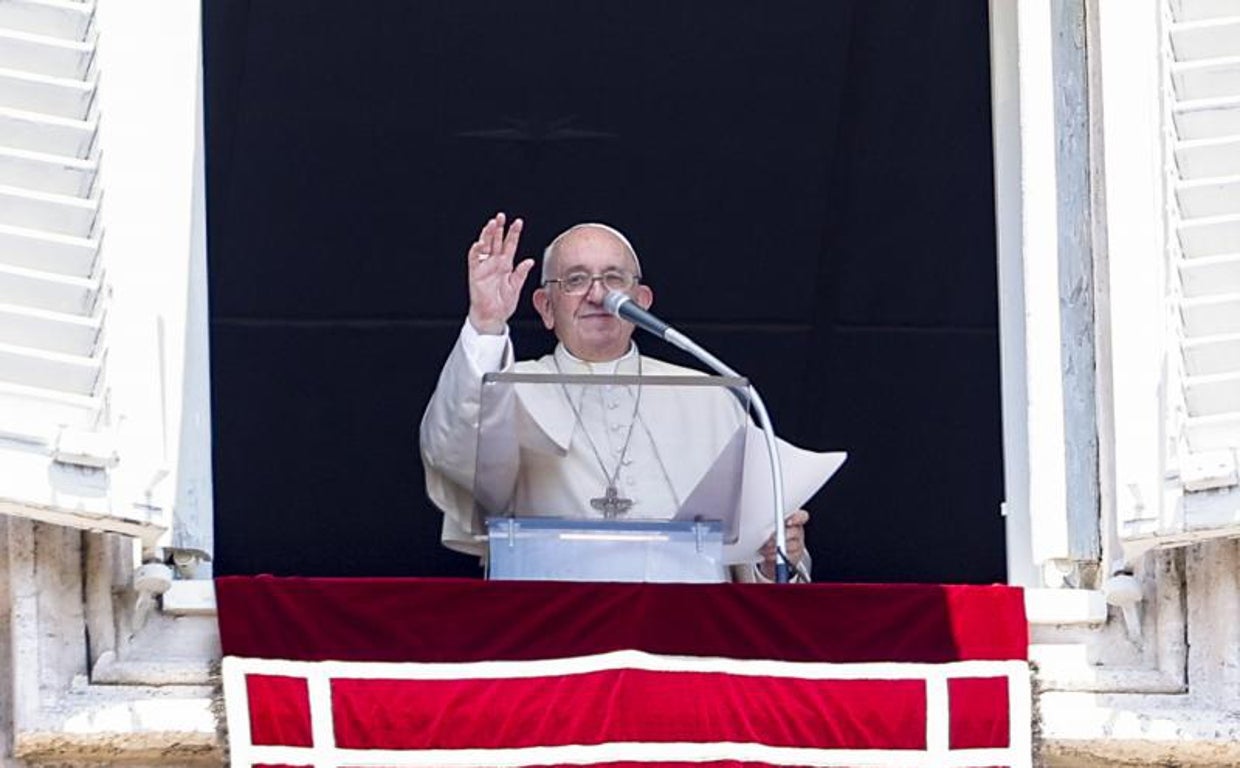 El Papa saluda en el ángelus de este domingo