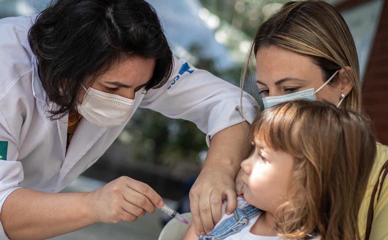 Vacunación de niños en Brasil, para evitar la mayor transmisibilidad de la variante BA.5