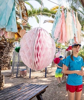 Imagen secundaria 2 - Los niños realizan actividades y juegos todos los días