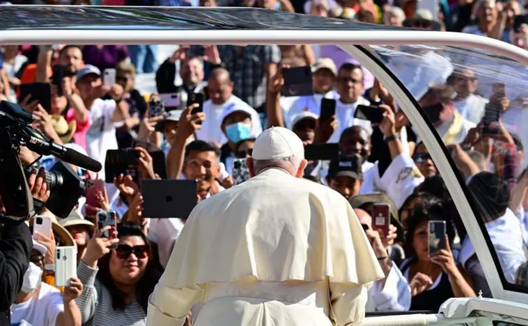 El Papa muestra ejemplos positivos de la inculturación del cristianismo en las tradiciones indígenas