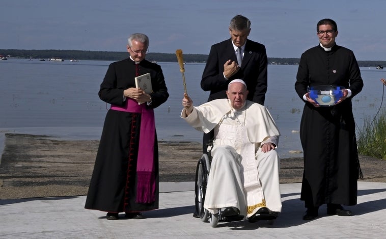 El Papa visita el lago Santa Ana, un lugar de peregrinación para los indígenas